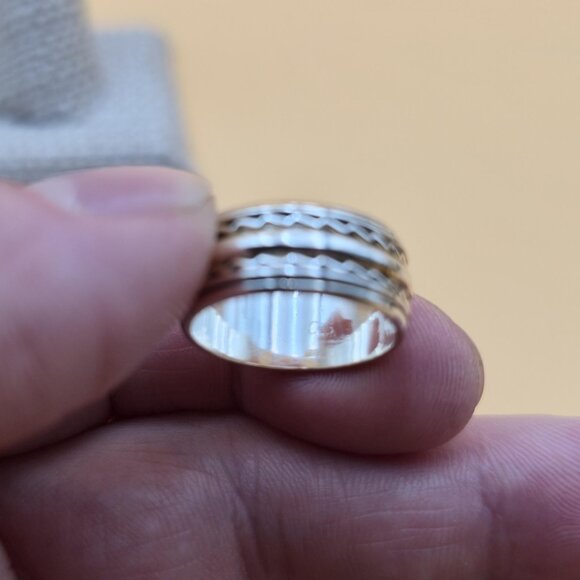 Size 5.75 Sterling Silver Petite Spinner Anxiety Pattern Band Ring A5892 - Picture 4 of 7